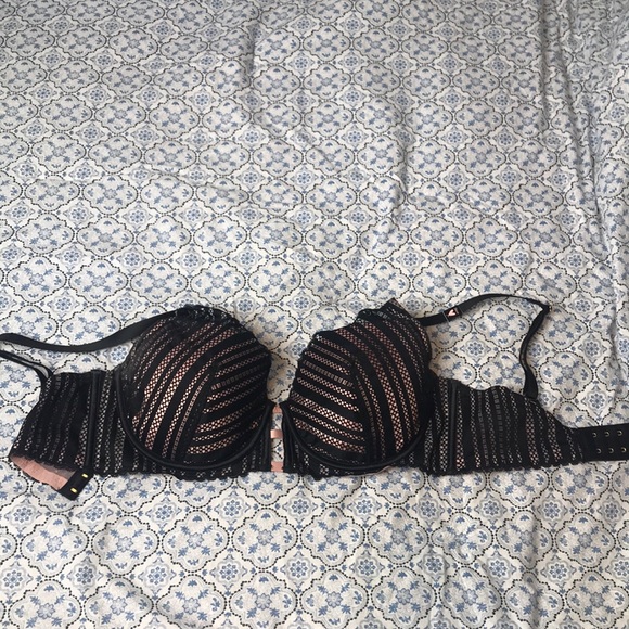 Victoria's Secret Other - Never worn Victoria Secret Bra
